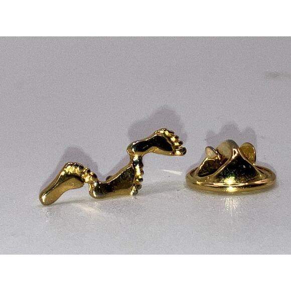 Gold-Tone "Footprints In The Sand" Hat, Lapel Pin! - Picture 7 of 11